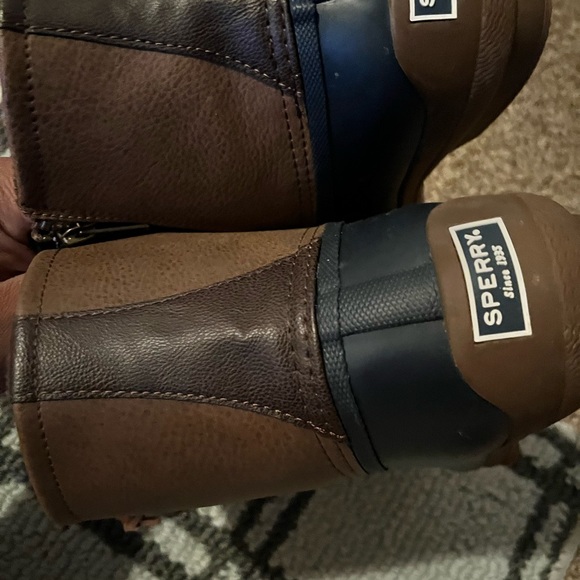 Size 9 - Picture 2 of 2